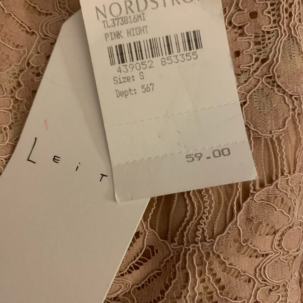 NWT⭐️Beautiful Lace blush shorts - Picture 2 of 5